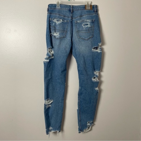 American Eagle High Rise Destroyed Mom Jeans – Size 4 - Picture 2 of 10